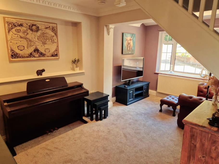 Large 4 Bedroom House On The River Wensum Sleeps 13 Норвіч Екстер'єр фото