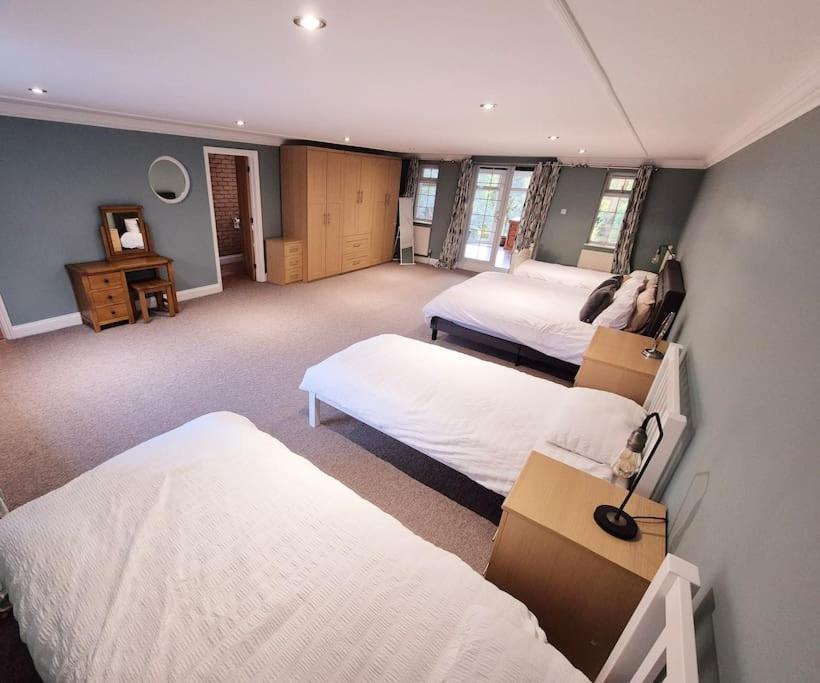 Large 4 Bedroom House On The River Wensum Sleeps 13 Норвіч Екстер'єр фото