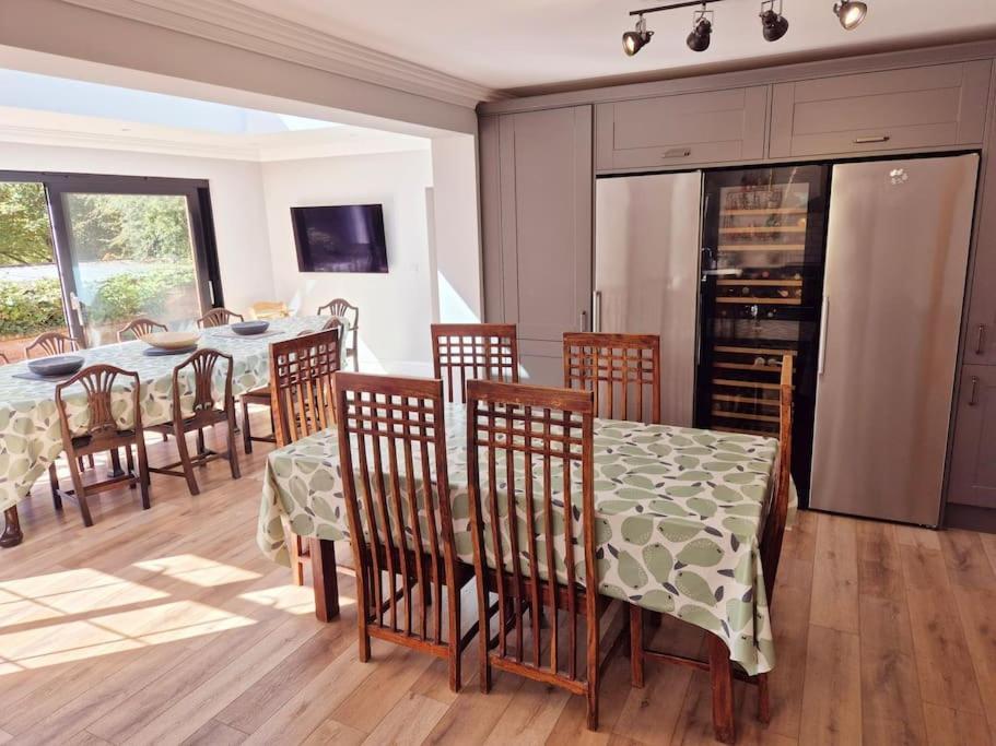 Large 4 Bedroom House On The River Wensum Sleeps 13 Норвіч Екстер'єр фото