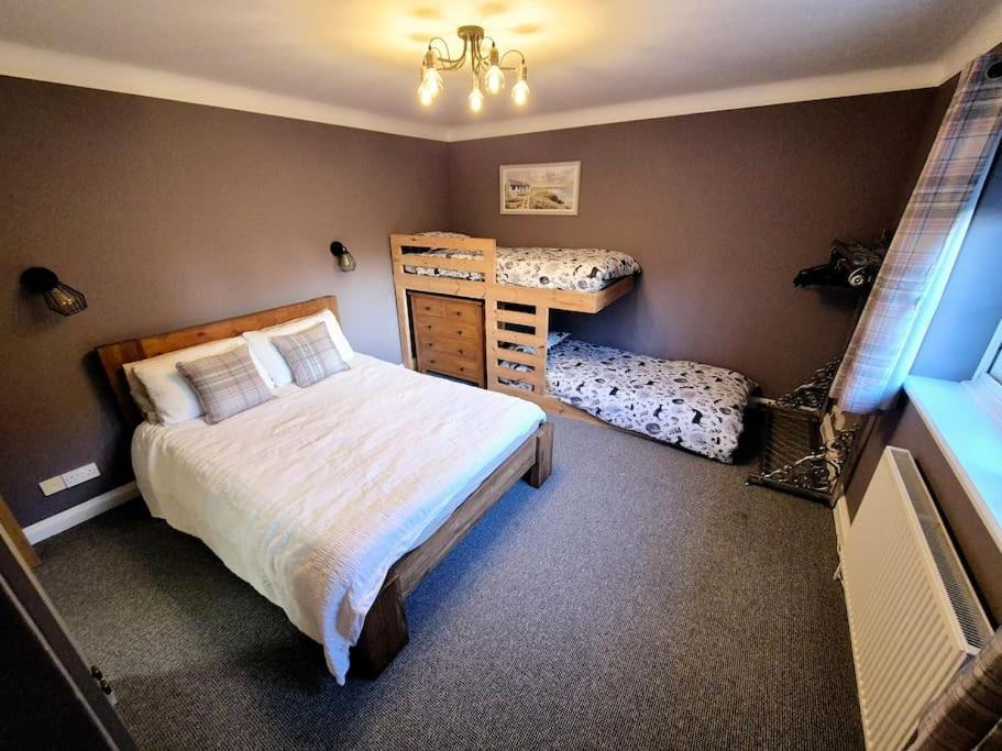 Large 4 Bedroom House On The River Wensum Sleeps 13 Норвіч Екстер'єр фото