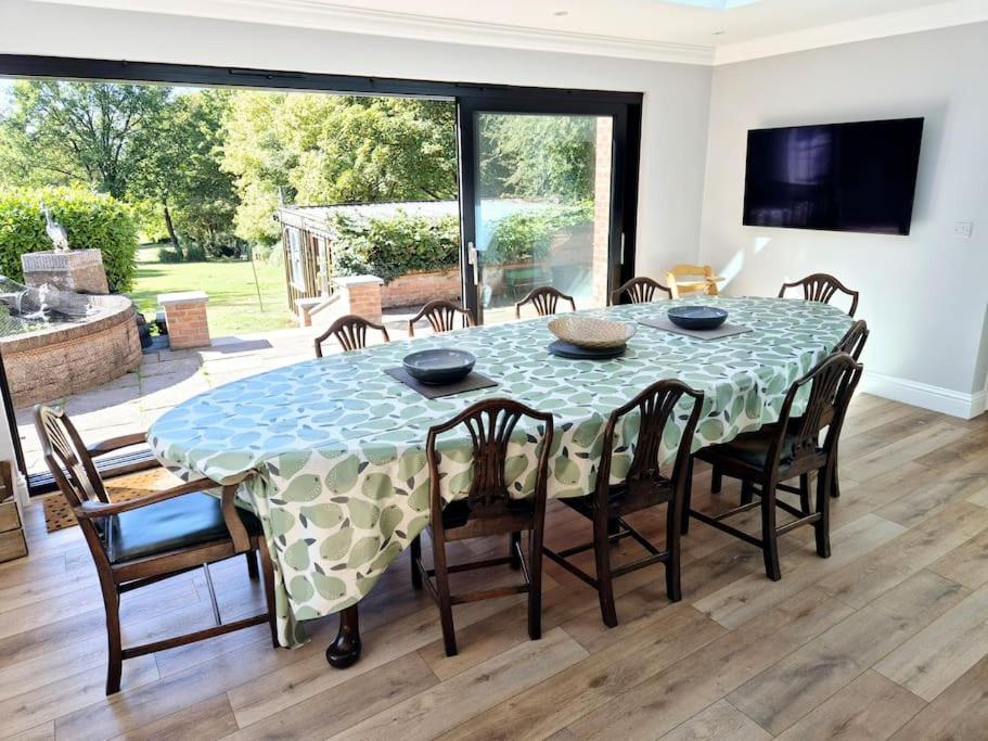 Large 4 Bedroom House On The River Wensum Sleeps 13 Норвіч Екстер'єр фото