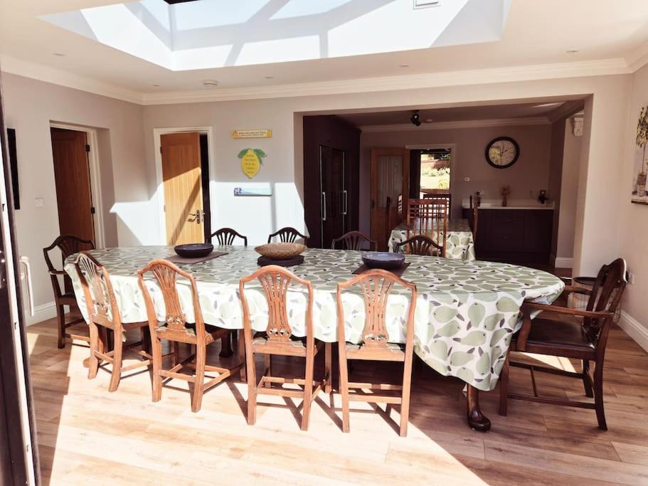 Large 4 Bedroom House On The River Wensum Sleeps 13 Норвіч Екстер'єр фото