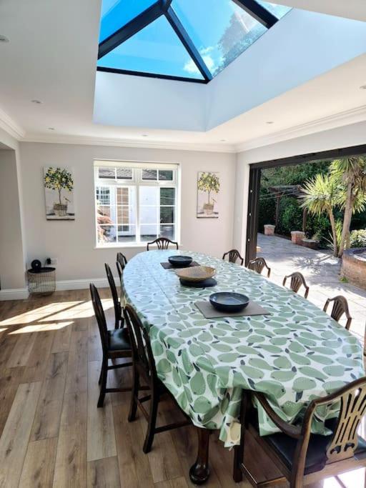 Large 4 Bedroom House On The River Wensum Sleeps 13 Норвіч Екстер'єр фото