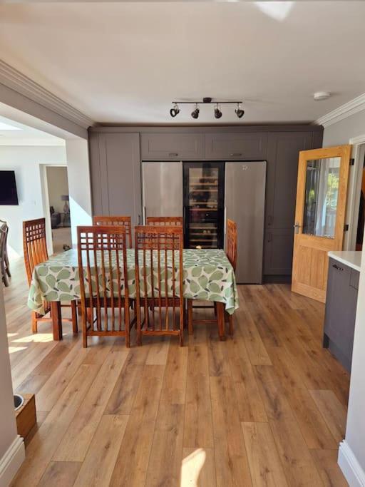 Large 4 Bedroom House On The River Wensum Sleeps 13 Норвіч Екстер'єр фото
