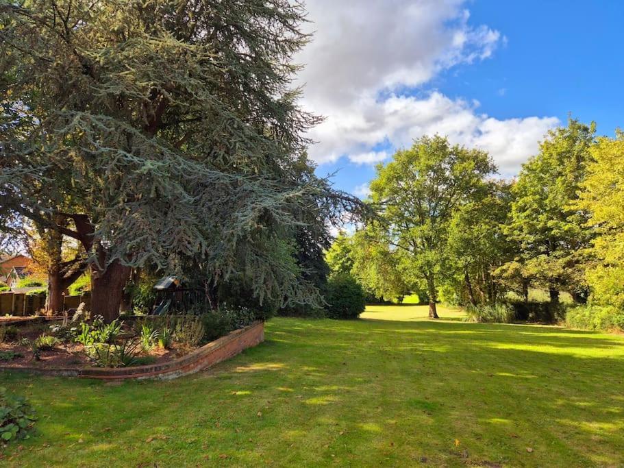 Large 4 Bedroom House On The River Wensum Sleeps 13 Норвіч Екстер'єр фото