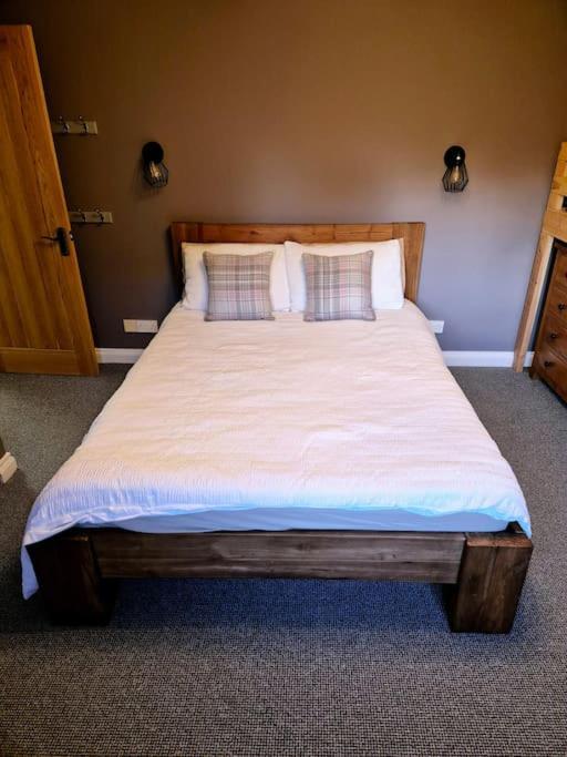Large 4 Bedroom House On The River Wensum Sleeps 13 Норвіч Екстер'єр фото