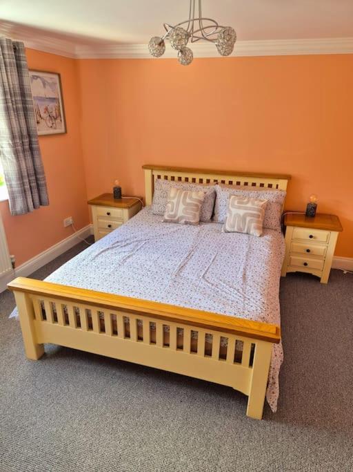 Large 4 Bedroom House On The River Wensum Sleeps 13 Норвіч Екстер'єр фото