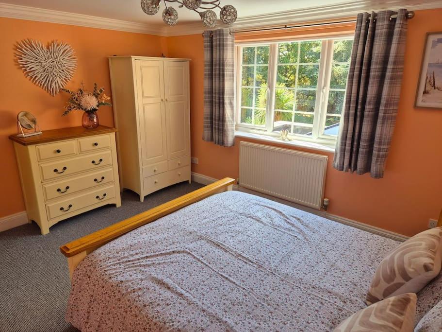 Large 4 Bedroom House On The River Wensum Sleeps 13 Норвіч Екстер'єр фото